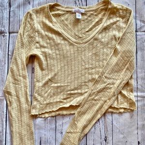 ***3/$15 📦*** Full Tilt Cropped Sweater